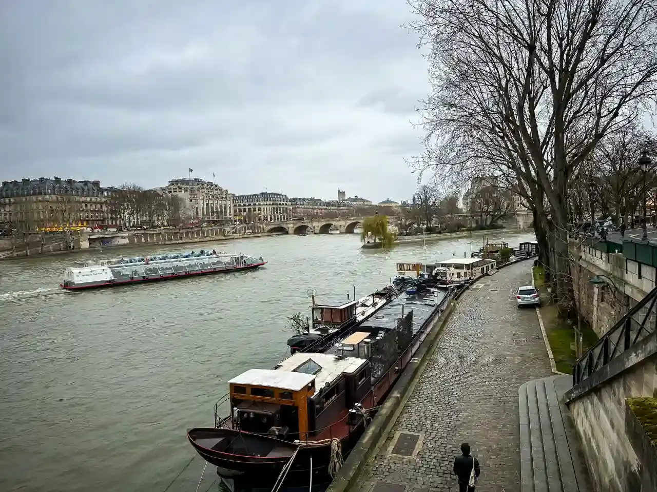 How to get to the River Seine